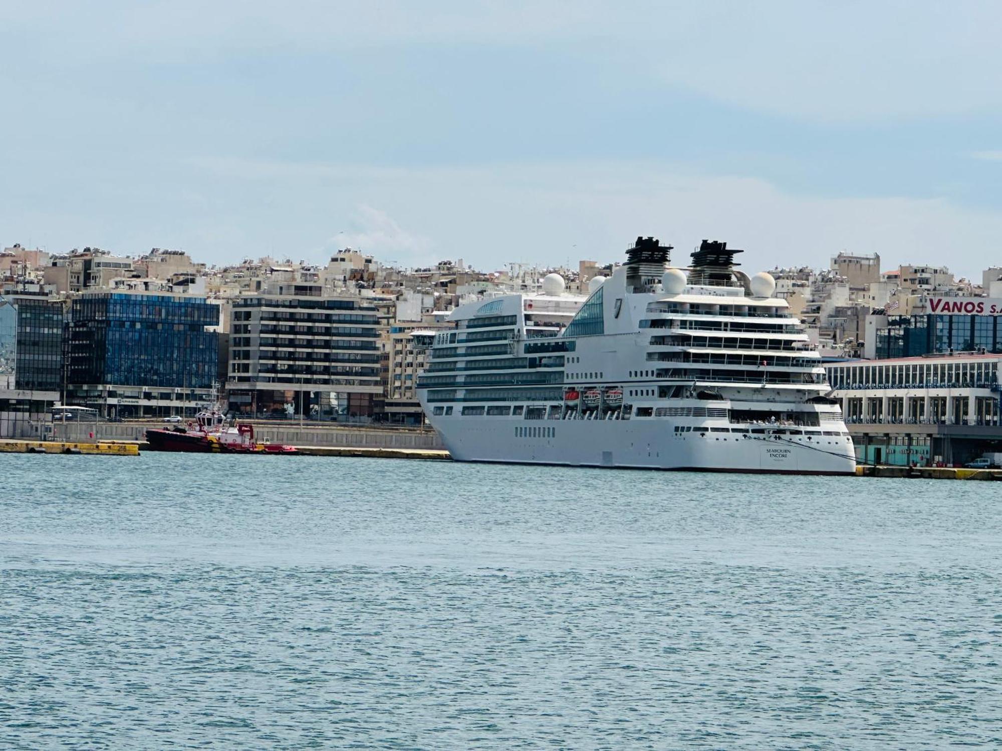Royal Red Suite No 1, Piraeus Port Bagian luar foto